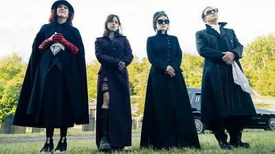 Imagem da notícia "Não tocamos no celular, não fomos ao banheiro, não bebemos água": Foi assim que Jenna Ortega e Winona Ryder se conectaram em Beetlejuice 2