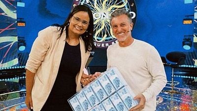 Imagem da notícia A primeira ganhadora do "Quem Quer Ser um Milionário?" quase não gastou o prêmio: Dobrou a fortuna e manteve a vida simples