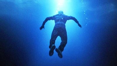 Imagem da notícia Hoje a noite na TV: O ponto mais baixo de James Bond que quase destruiu completamente a franquia (somente 4 anos depois veio o resgate)