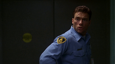 Imagem da notícia Há 30 anos, este filme de ação estrelado por Van Damme tinha como objetivo rivalizar com a saga Duro de Matar, mas não conseguiu causar um impacto duradouro