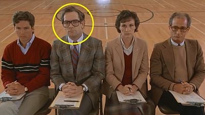 Imagem da notícia Apenas 16 segundos de tela: Poucos reconheceram, mas este personagem de De Volta para o Futuro é uma grande estrela da música