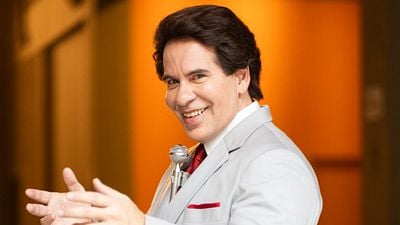 Imagem da notícia Leandro Hassum protagoniza novo longa sobre a vida de Silvio Santos. Confira o trailer oficial de “Silvio Santos Vem Aí”