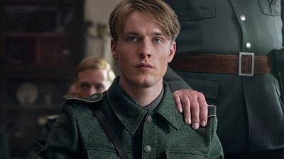 Imagem da notícia Nova joia da Netflix em 2023 tem encontro de gigantes: Criador de Peaky Blinders, diretor de Stranger Things e estrela da Marvel