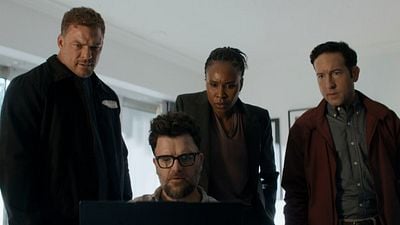 Imagem da notícia Elenco da 4ª temporada de Reacher: Conheça Russell Plum, novo aliado de Alan Ritchson que sequer existe nos livros de Lee Child