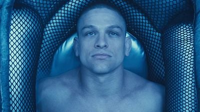 Imagem da notícia Hoje no streaming: Um filme de ação e ficção científica brutal, repleto de sangue e violência, estrelado por Jean-Claude Van Damme