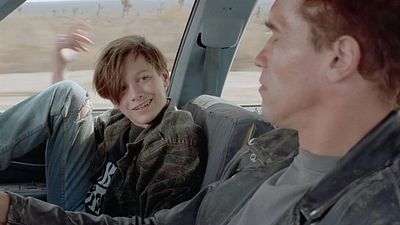 Imagem da notícia Tinha tudo para ser um astro de Hollywood: O que aconteceu com o jovem John Connor de Exterminador do Futuro 2?