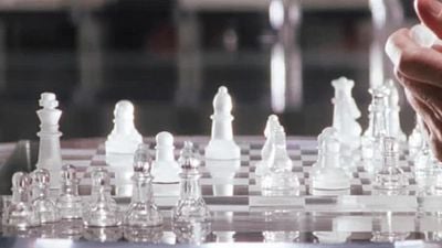 Imagem da notícia X-Men: Pause em 1 hora e 33 minutos e preste atenção em Magneto e Charles Xavier jogando xadrez