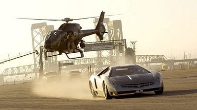 Imagem da notícia Para ver hoje à noite: O filme de ficção científica que fez Michael Bay ser acusado de plágio e fracassar pela 1ª vez na carreira