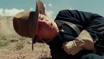 Imagem da notícia "Esse cheiro entrava todos os dias": Timothée Chalamet trabalhou com um ator que "não se lavava" e não dá nomes, mas só podem ser dois