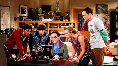 Imagem da notícia Parece insano até para The Big Bang Theory, mas quase aconteceu: Esta estrela deveria ser um robô nos primeiros roteiros da série