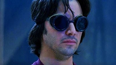 Imagem da notícia Para ver no streaming: A ficção científica esquecida com Keanu Reeves, da qual ele se arrependeu durante as filmagens e teria preferido desistir
