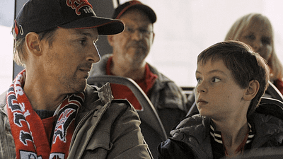 Imagem da notícia Sucesso do cinema alemão está sendo refilmado com Mark Wahlberg – e agora sabemos quem interpretará o filho do astro
