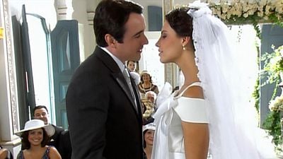 Imagem da notícia “Totalmente desesperada”:  Há 18 anos, esta atriz precisou sorrir em cena de casamento um dia após se divorciar de galã da Globo