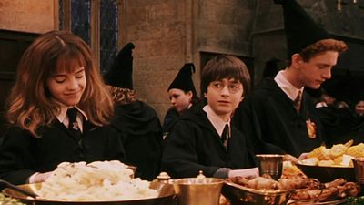 Imagem da notícia Harry Potter: O grande problema com a comida no Salão Principal que você nunca percebeu
