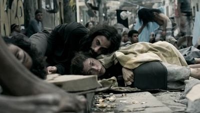 Imagem da notícia Só água e uma prótese com dentes amarelos: 10 anos depois, ainda ficamos de boca aberta com a transformação física desta atriz brasileira