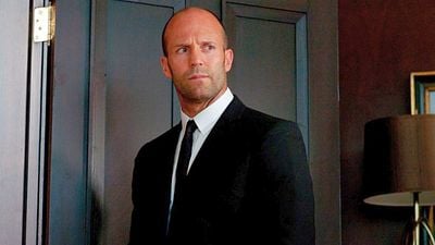 Imagem da notícia Quem é a esposa de Jason Statham? Modelo fez Mad Max e é 20 anos mais nova que o ator de ação