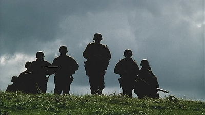 Imagem da notícia Para ver na Netflix: Obra-prima de filme de guerra de quase 3 horas, cuja abertura inesquecível custou 12 milhões de dólares