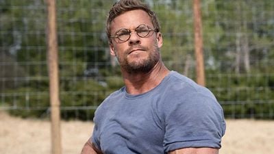 Imagem da notícia Depois do sucesso de Máquina de Guerra, Alan Ritchson ganha série na Netflix: 20 anos após episódio marcante na TV, ator retoma posição inesperada no streaming