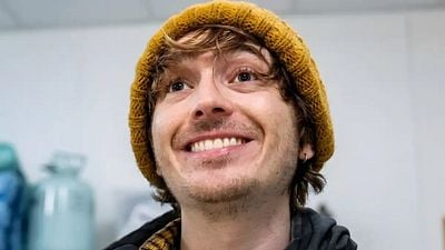 Imagem da notícia "Parecia que estava dentro do jogo": De The Walking Dead a monstro de 9 toneladas, Austin Abrams revela bastidores de Resident Evil
