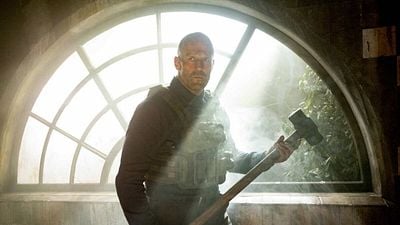 Imagem da notícia Jason Statham se transforma em uma máquina de guerra neste filme de ação escrito por Sylvester Stallone