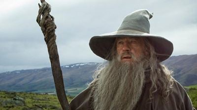 O Senhor dos Anéis: Pause a cena aos 47 minutos e observe o cajado de Gandalf em A Sociedade do Anel