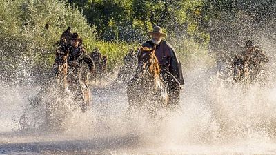 Imagem da notícia Uma das melhores minisséries da Netflix: Apenas 7 episódios de um faroeste que esperaram 10 anos para serem lançados