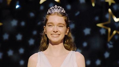 Imagem da notícia Carrie, a Estranha vai ter 2ª temporada? Mudança radical em relação ao livro de Stephen King abre caminho para continuação da série de Mike Flanagan