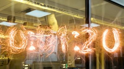 Imagem da notícia Está confirmado, a épica ficção científica da Netflix retorna em breve para a segunda temporada, mas será significativamente mais curta