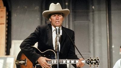 Imagem da notícia Clint Eastwood não fez sucesso em tudo o que se propôs e teve uma carreira que prefere esquecer: “Não sou eu”