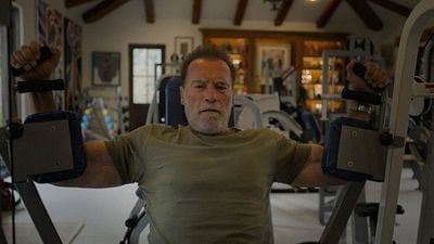 Imagem da notícia Arnold Schwarzenegger sobre treinar com quase 80 anos: "Não importa a dor, todo dia eu conquisto uma vitória"