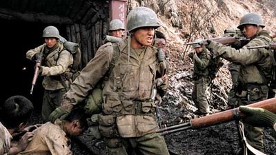 Imagem da notícia Já viu? Comparado a O Resgate do Soldado Ryan, este espetáculo de guerra é um dos filmes de ação favoritos de Sylvester Stallone!