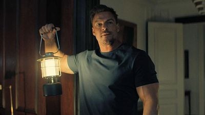 Imagem da notícia Alan Ritchson se prepara para superar o sucesso de Reacher com um novo projeto: "Será o maior filme que a Netflix já fez"