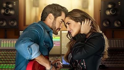 Imagem da notícia Tem apenas 75 episódios e Dulce María no elenco: Novidade na TV tem ligação com clássico do cinema, música e Lady Gaga