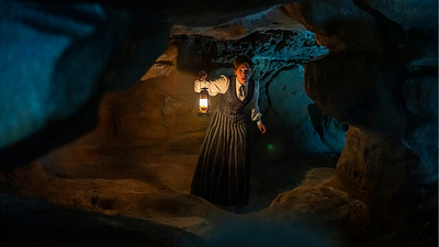 Imagem da notícia O final de Enola Holmes 3 na Netflix explicado: O que realmente está por trás do nome misterioso na cena final?