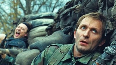 Imagem da notícia Este filme de guerra marcou a estreia na direção de um ícone de Hollywood: Foi um fracasso de bilheteria e está completamente esquecido 15 anos depois!