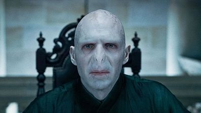 Imagem da notícia "Eu não tinha visto os filmes": Ator de Harry Potter quase recusou o papel de Voldemort e não foi o primeiro que interpretou o vilão