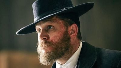 Imagem da notícia Peaky Blinders: Por que Tom Hardy não aparece no filme da Netflix?