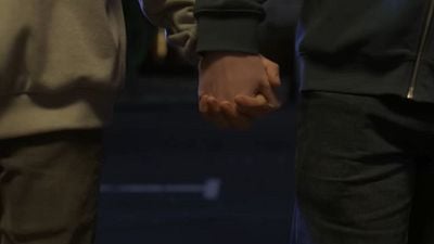 Imagem da notícia Maior romance teen da Netflix está de volta! Com 98% de aprovação, adaptação chega à 3ª temporada em outubro com estrela de Bridgerton