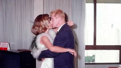 Imagem da notícia Briga entre atriz e diretor levou personagem a um fim trágico antes da hora: Novela retorna após 29 anos sem reprise!