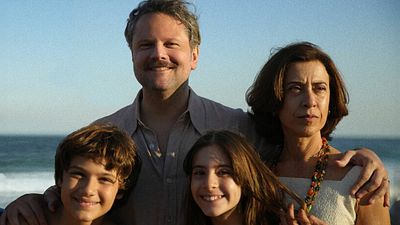 Imagem da notícia Brasil finalmente vai levar o Oscar? Fernanda Torres e Walter Salles são ovacionados no Festival de Veneza