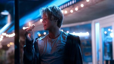 Imagem da notícia JJ aparece na 5ª temporada de Outer Banks? Netflix revela cena inédita com o personagem