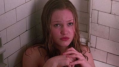 Imagem da notícia "Me senti nojenta": Harvey Weinstein é acusado de criar cena desnecessária em filme adolescente só para atriz aparecer dançando