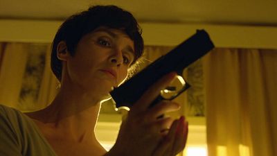 Imagem da notícia Só 10 episódios na Netflix: A minissérie imprópria para menores que está escondida na plataforma