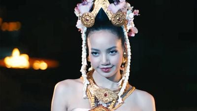 Imagem da notícia "Eu estava suando": Lisa, do BLACKPINK, esqueceu as falas no primeiro dia de gravação de The White Lotus