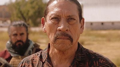 Imagem da notícia Danny Trejo entrou em um set de filmagem só para ajudar um jovem e, após ser reconhecido por um roteirista ex-detento, acabou se tornando uma estrela de Hollywood