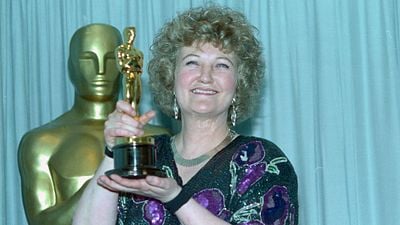 Imagem da notícia Brenda Fricker, atriz vencedora do Oscar, morre aos 81 anos: Veterana estrelou uma das comédias mais icônicas do cinema