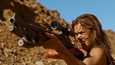 Imagem da notícia Fim de semana no streaming: Este thriller eletrizante da diretora de A Substância é perseguição implacável no meio do deserto