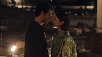 Imagem da notícia Que horas estreia a 5ª temporada de Emily em Paris? A comédia romântica de Lily Collins chega à Netflix nesta quinta-feira (18)