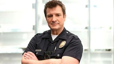 Imagem da notícia 21 anos após a melhor série de Nathan Fillion, seu colega de elenco ainda está grato: "Eu roubei muitos de seus truques"