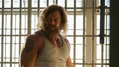 Imagem da notícia Alan Ritchson, estrela de Reacher, está irreconhecível neste novo e aguardado filme de ação com Shailene Woodley e Ben Foster